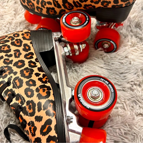 Impala Leopard Quad Rollerskates ✨ - Picture 5 of 11
